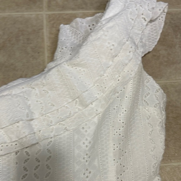 Elegant White Lace One-Shoulder Dress - Picture 2 of 4